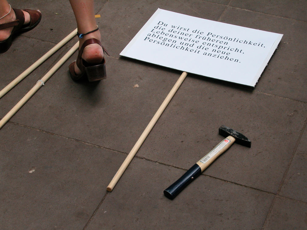 S17 02 schild und hammer hb