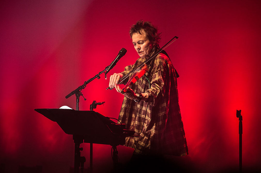 Laurie anderson 2013 frankfurt gibson club by clemens mitscher 0141
