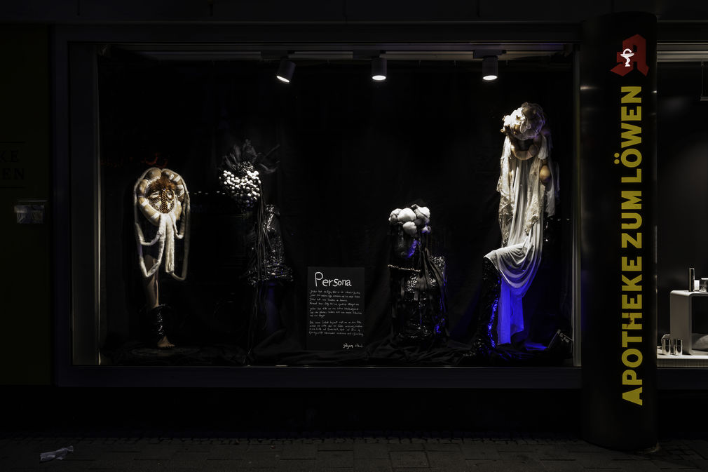 Jihyun choi window shopping persona foto jana bissdorf